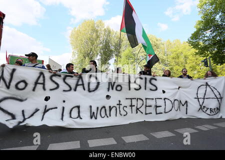 Berlin, Deutschland. 1. Mai 2015. Tausende von Aktivisten nahmen Teil Antikapitalismus März in Berlin-Kreuzberg während der International Labor Day. © Madeleine Lenz/Pacific Press/Alamy Live-Nachrichten Stockfoto