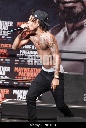 Las Vegas, Nevada, USA. 1. Mai 2015. Rapper Swae Lee aus dem Rap-Duo Rae Sremmurd führt am 1. Mai 2015 bei der Zeremonie-wiegen für die bevorstehende Championship Match zwischen Floyd Mayweather Jr. und Manny Pacquiao im MGM Grand Arena in Las Vegas, Nevada-Credit: Marcel Thomas/ZUMA Draht/Alamy Live News Stockfoto