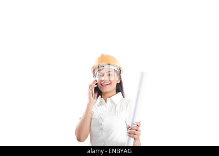 1 Indischer Architekt Frau Talking Telefon Stockfoto