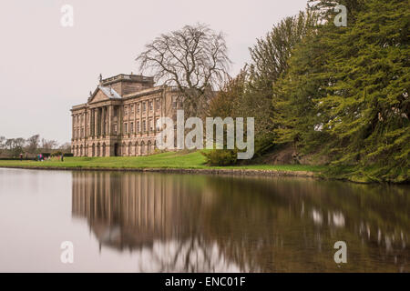 Spiegelung See bei Lyme Park Cheshire. Stockfoto