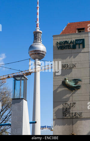 Blick vom Nikolaiviertel auf den Berliner Fernsehturm Stockfoto