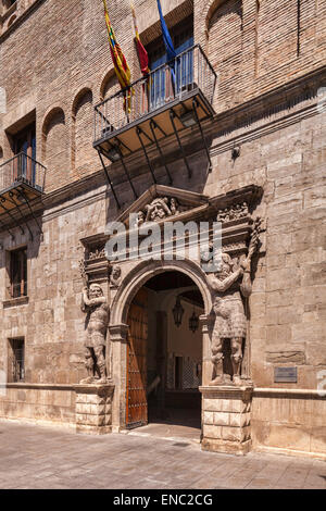 Eingang von der Palacio de Los Condes Morata o des Luna, Zaragoza, Aragon, Spanien. Stockfoto