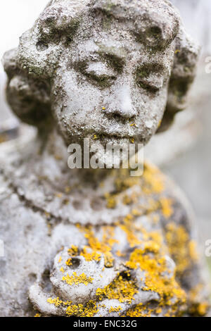 Engel der Auchindour in der Ruine der St. Marys Church in Schottland. Stockfoto