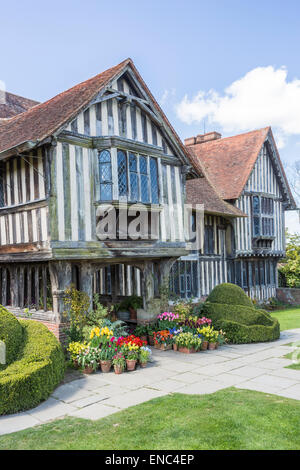 Eingangshalle im Great Dixter, ein Landhaus von Edwin Lutyens und Garten von Christopher Lloyd in Northiam, East Sussex, Großbritannien Stockfoto