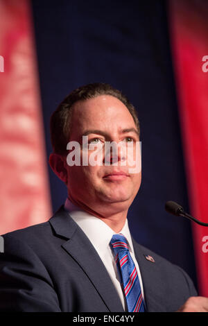 Republican National Committee Chairman Reince Priebus befasst sich eine Menschenmenge für die 48. Silber Elefant Jahresessen am 1. Mai 2015 in Columbia, South Carolina. Die Veranstaltung geehrt Priebus und nahmen mehrere Präsidentschaftskandidaten. Stockfoto