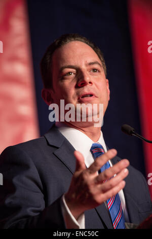 Republican National Committee Chairman Reince Priebus befasst sich eine Menschenmenge für die 48. Silber Elefant Jahresessen am 1. Mai 2015 in Columbia, South Carolina. Die Veranstaltung geehrt Priebus und nahmen mehrere Präsidentschaftskandidaten. Stockfoto