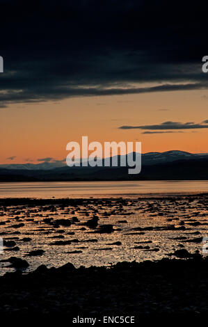 Sonnenuntergang bei Ebbe über den Beauly Firth Stockfoto