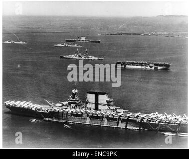 Eine Fotografie des CV-3 Saratoga Flugzeugträgers, Teil der Lexington-Klasse, zeigt seine Bedeutung in der US-Marine-Luftfahrt-Geschichte während des Zweiten Weltkriegs Stockfoto