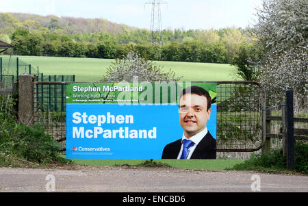 Potton, Bedfordshire, UK. 2. Mai 2015. Konservative Partei Unterstützung Plakat für Stephen McPartland, derzeit MP für Stevenage auf kann 2. 2015 Credit: KEITH MAYHEW/Alamy Live News Stockfoto