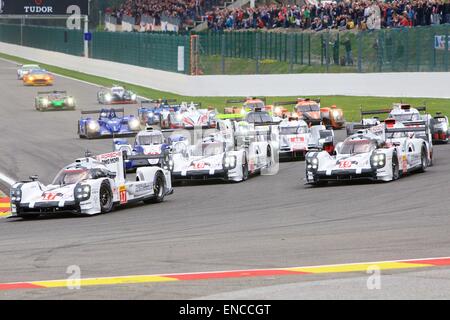 Spa-Francorchamps, Belgien. 2. Mai 2015. Langstrecken-WM Runde 2. Porsche führen in die erste Kurve. Bildnachweis: Aktion Plus Sport/Alamy Live-Nachrichten Stockfoto