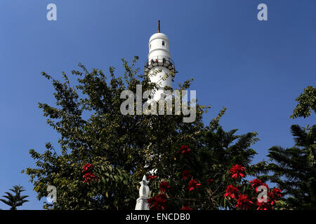 Der Bhimsen Turm oder Dharahara Tempel, Thamel Bezirks, alte Stadt, Stadt Kathmandu, Nepal, Asien. Stockfoto