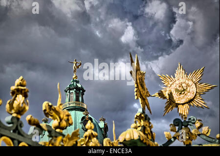 Goldene Ornamente und Skulpturen von Schloss Charlottenburg, Berlin Stockfoto