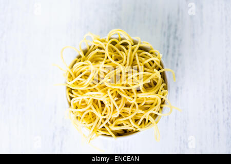 Einfach gekochte Spaghetti in einer weißen Schale. Stockfoto