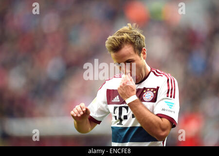 Leverkusen, Deutschland. 2. Mai 2015. Bayerns Mario Goetze bei der deutschen Fußball-Bundesliga-Fußball-match zwischen Bayer Leverkusen und Bayern München in der BayArena in Leverkusen, Deutschland, 2. Mai 2015. Foto: FEDERICO GAMBARINI/Dpa (EMBARGO Bedingungen - Achtung - aufgrund der Akkreditierungsrichtlinien der DFL nur erlaubt die Veröffentlichung und Nutzung von bis zu 15 Bilder pro im Internet und in Online-Medien während des Spiels Match) / Dpa/Alamy Live News Stockfoto