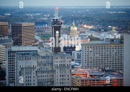 "Downtown Atlanta in den USA hohe Georga anzeigen (Goldhaube) betrachten die Georgia State Capitol in Atlanta, Georgia in den Vereinigten Stockfoto