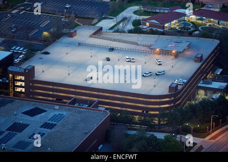 "Downtown Atlanta in Georga USA Innenstadt Bürogebäude mit Parkplatz auf dem Dach Stockfoto