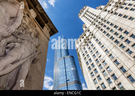 Chicago Illinois, Michigan Avenue Bridge, nordwestlicher Brückenhaus, Brückenturm, Skulptur, Flachrelief, Pioniere, James Earle Fraser, öffentliche Kunst, Skyline, Skyscra Stockfoto