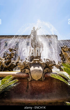 Blick auf den Brunnen von Diana in Syrakus Stockfoto