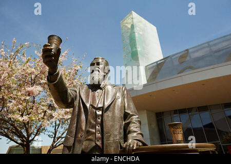 "Downtown Atlanta in Georga USA Bronze Statue von John Stith Pemberton Juli 1831 – August 1888 war ein US-amerikanischer Apotheker und ist Stockfoto