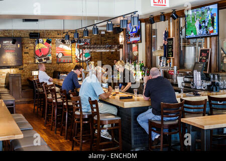 Chicago Illinois, River Water North, Stadtviertel, Grand Avenue, Rock Bottom Restaurant and Brewery, Restaurant Restaurants Essen & Trinken Essen gehen Stockfoto