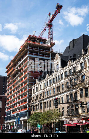 Chicago Illinois, in der Nähe von North Side, Downtown, Gemeinde, Gegend, Gebäude, neu, unter, Bau, Baustelle, Kran, Mietkondominium, Wohnanlage, Wohnung, Wohnung Stockfoto