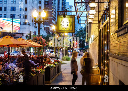 Chicago Illinois, Gold Coast Historic District, North Dearborn Parkway, Nachbarschaft, Nachtabend, Eduardo's Enoteca, Italienisch, Restaurants Essen Stockfoto