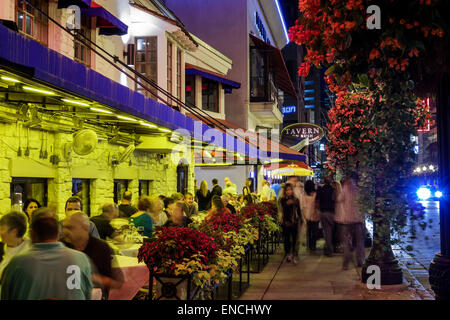 Chicago Illinois, Gold Coast Historic District, Nachbarschaft, Nachtleben abends nach Einbruch der Dunkelheit, Restaurants, Tavern on Rush, Carmines, Restaurants Stockfoto