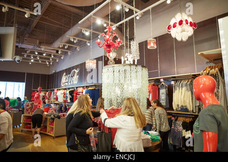 "Downtown Atlanta in Georga USA Coca-Cola-Coca Cola World Interieur der Geschenk-Shop Shop Attraktion Stockfoto