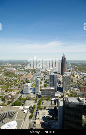 Skyline von Downtown Atlanta suchen von Midtown Atlanta in Georga USA Bank of America Plaza ist ein Wolkenkratzer, die zwischen Mi Stockfoto