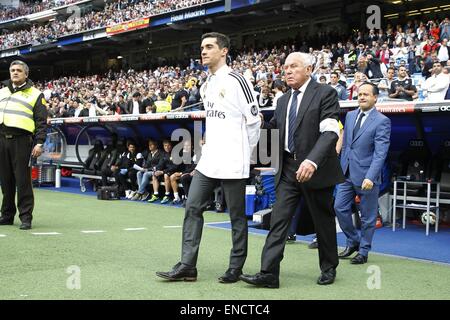 Madrid, Spanien. 29. April 2015. Javier Fernandez Fußball: Spanischer Eiskunstläufer, die Javier Fernandez Ehre macht Auftakt vor dem spanischen "Liga BBVA" Spiel zwischen Real Madrid CF 3-0 UD Almeria am Stadion Santiago Bernabeu in Madrid, Spanien. © Mutsu Kawamori/AFLO/Alamy Live-Nachrichten Stockfoto