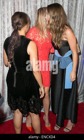25. Internationaler Frauentag Media Foundation Mut in Journalism Awards im Beverly Hilton Hotel - Anreise mit: Rashida Jones, Kate Hudson, Olivia Wilde wo: Los Angeles, California, Vereinigte Staaten von Amerika bei: 28. Oktober 2014 Stockfoto