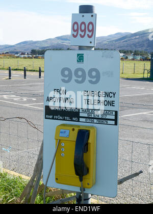 BT-Notfall-Telefon am Strand von Harlech Gwynedd Wales UK Stockfoto