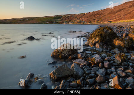 Die Bucht bei Waternish auf der Isle Of Skye während die goldene Stunde Stockfoto