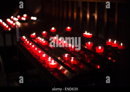 Kerzen in der Westminster Cathedral, London Stockfoto