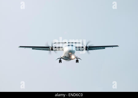 ATR-72 landet auf dem Grande-Case, St. Martin Stockfoto