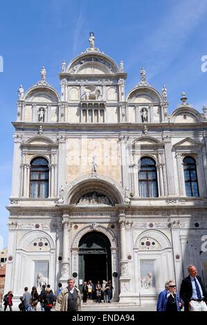 Begann der Bau der Fassade der Scuola Grande di San Marco wurde von Pietro Lombardo und Giovanni Buora 1487. Die Stockfoto