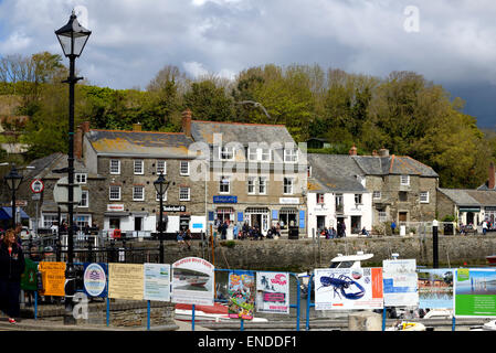 Padstow (Kornisch: Lannwedhenek) ist eine Stadt, Zivilgemeinde und Fischereihafen an der Nordküste von Cornwall, England, United King Stockfoto