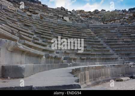 Alte Ruine in Umm Qais in Jordanien zeigt das Amphitheater. Stockfoto