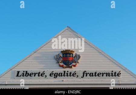 Saint-Barthélemy: liberté, égalité, fraternité, Französisch für Freiheit, Gleichheit, Brüderlichkeit, nationalen Motto der Französischen Revolution, in Gustavia gesehen Stockfoto