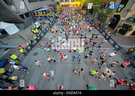 Pittsburgh, USA. 3. Mai 2015. Läufer aus Pittsburgh und der ganzen Welt konkurrierten in der 2015 Dick Sporting waren Pittsbur Stockfoto