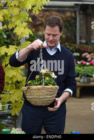 Newhaven Sussex UK Besuch 3. Mai 2015 - Nick Clegg der Führer der Liberaldemokraten und stellvertretenden Ministerpräsidenten bei seinem in Paradise Park Centre Newhaven heute Stockfoto