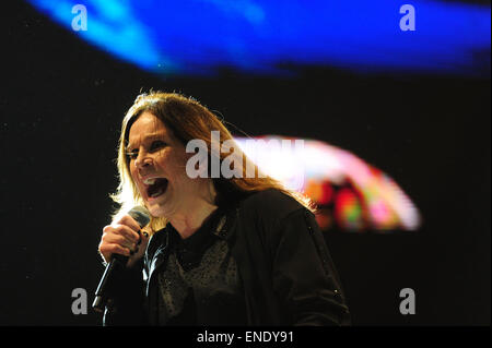 Buenos Aires, Argentinien. 2. Mai 2015. Britischer Musiker Ozzy Osbourne nimmt Teil am "Monsters of Rock"-Festival, in der City of Rock-Siedlung, in der Soldati Villa, Buenos Aires, Argentinien, in den letzten Stunden des 2. Mai 2015. © Maximiliano Luna/TELAM/Xinhua/Alamy Live-Nachrichten Stockfoto