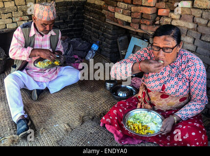 Lalitpur, Nepal. 3. Mai 2015. Die 2015 Erdbeben in Nepal, die mehr als 7.000 Menschen getötet und verletzt mehr als doppelt so viele, am 25 April, der Moment-Magnitude 7.8. Es war die stärkste Katastrophe Streikrecht Nepal seit 1934 Nepal – Bihar Erdbeben. © Prabhat Kumar Verma/Pacific Press/Alamy Live-Nachrichten Stockfoto