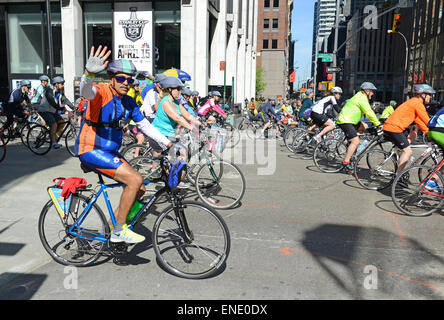 Die fünf Boro-Bike-Tour sah mehr als 30.000 Radfahrer aller Ebenen in der Wochenend-Event teilnehmen Stockfoto