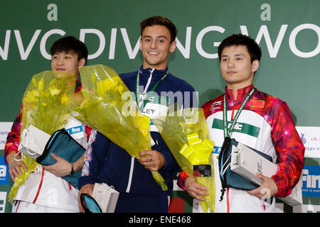 London, UK. 3. Mai 2015. FINA World Series Tauchen. Herren 10m Platoform Siegerehrung. (l-R) Yang Jian (CHN, 2.), Tom Daley (GBR, 1.), Bo Qiu (CHN, 3.) Credit: Action Plus Sport/Alamy Live News Stockfoto