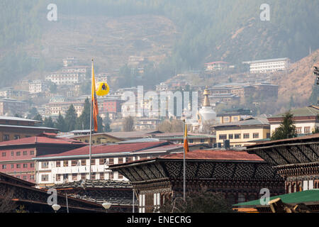 Thimphu und den Bergen am Morgen Nebel, Bhutan, Asien Stockfoto