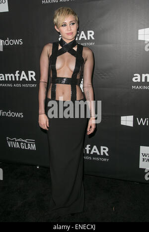 Prominente besuchen 2014 AmfAR LA Inspiration Gala zu Ehren Tom Ford in den Milk Studios.  Mitwirkende: Miley Cyrus Where: Los Angeles, California, Vereinigte Staaten von Amerika bei: 29. Oktober 2014 Stockfoto