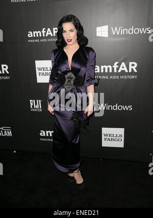 Prominente besuchen 2014 AmfAR LA Inspiration Gala zu Ehren Tom Ford in den Milk Studios.  Mitwirkende: Dita Von Teese wo: Los Angeles, California, Vereinigte Staaten von Amerika bei: 29. Oktober 2014 Stockfoto