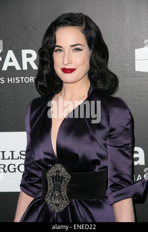 Prominente besuchen 2014 AmfAR LA Inspiration Gala zu Ehren Tom Ford in den Milk Studios.  Mitwirkende: Dita Von Teese wo: Los Angeles, California, Vereinigte Staaten von Amerika bei: 29. Oktober 2014 Stockfoto