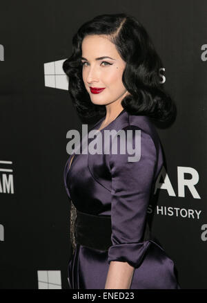 Prominente besuchen 2014 AmfAR LA Inspiration Gala zu Ehren Tom Ford in den Milk Studios.  Mitwirkende: Dita Von Teese wo: Los Angeles, California, Vereinigte Staaten von Amerika bei: 29. Oktober 2014 Stockfoto